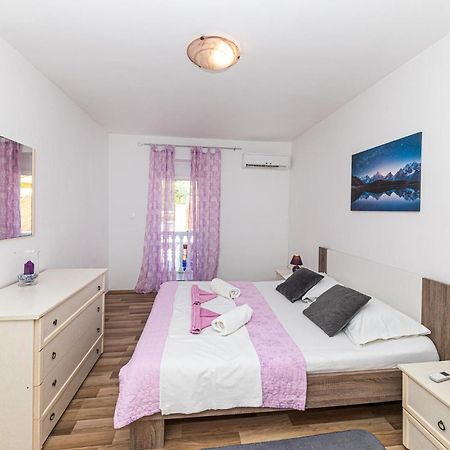 Stunning Home In Marina With Heated Swimming Pool Eksteriør bilde