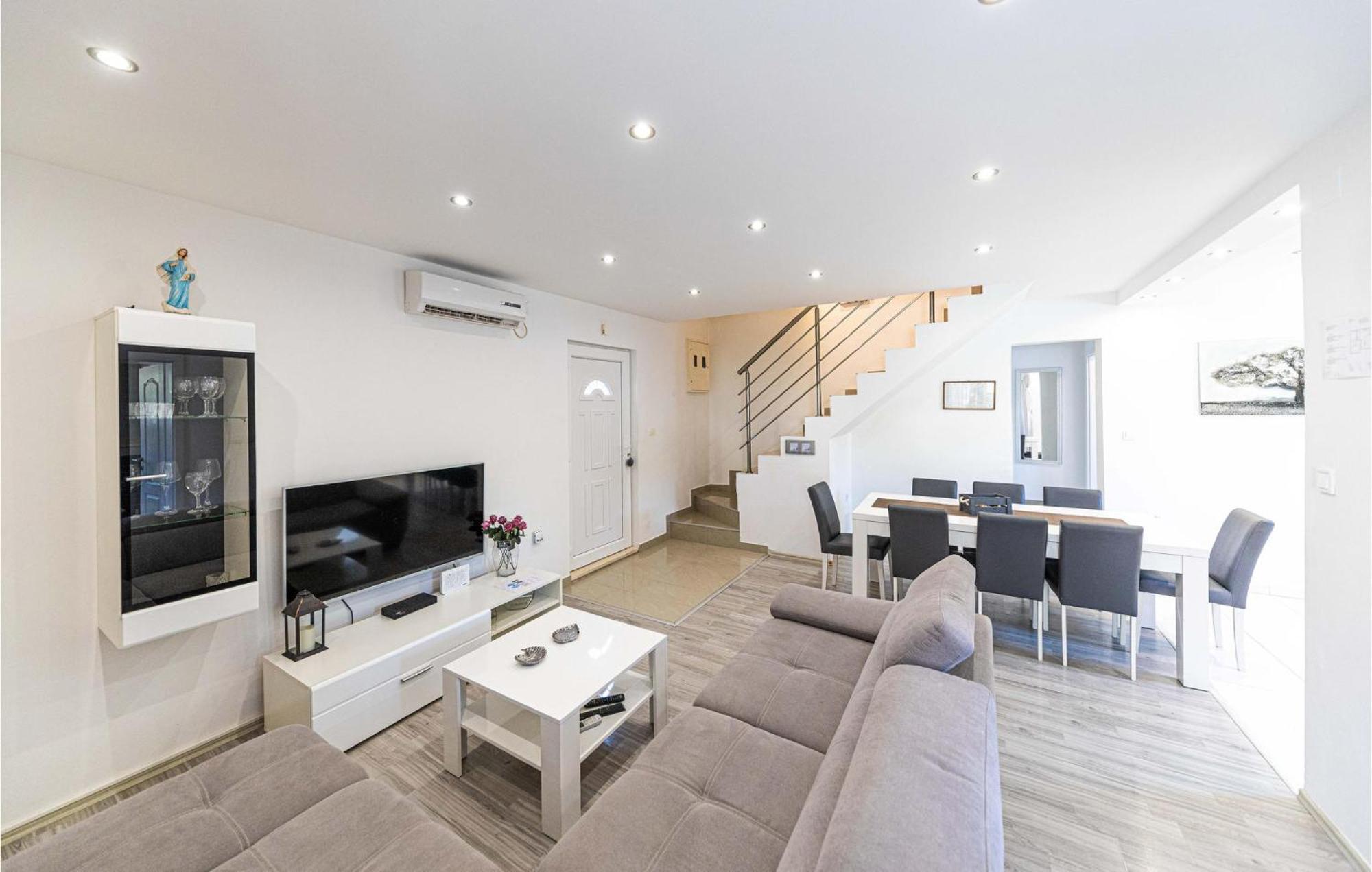 Stunning Home In Marina With Heated Swimming Pool Eksteriør bilde