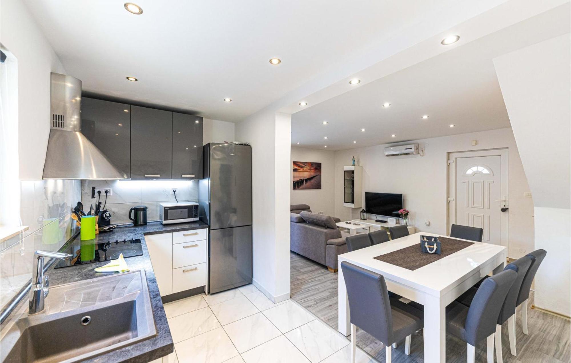 Stunning Home In Marina With Heated Swimming Pool Eksteriør bilde