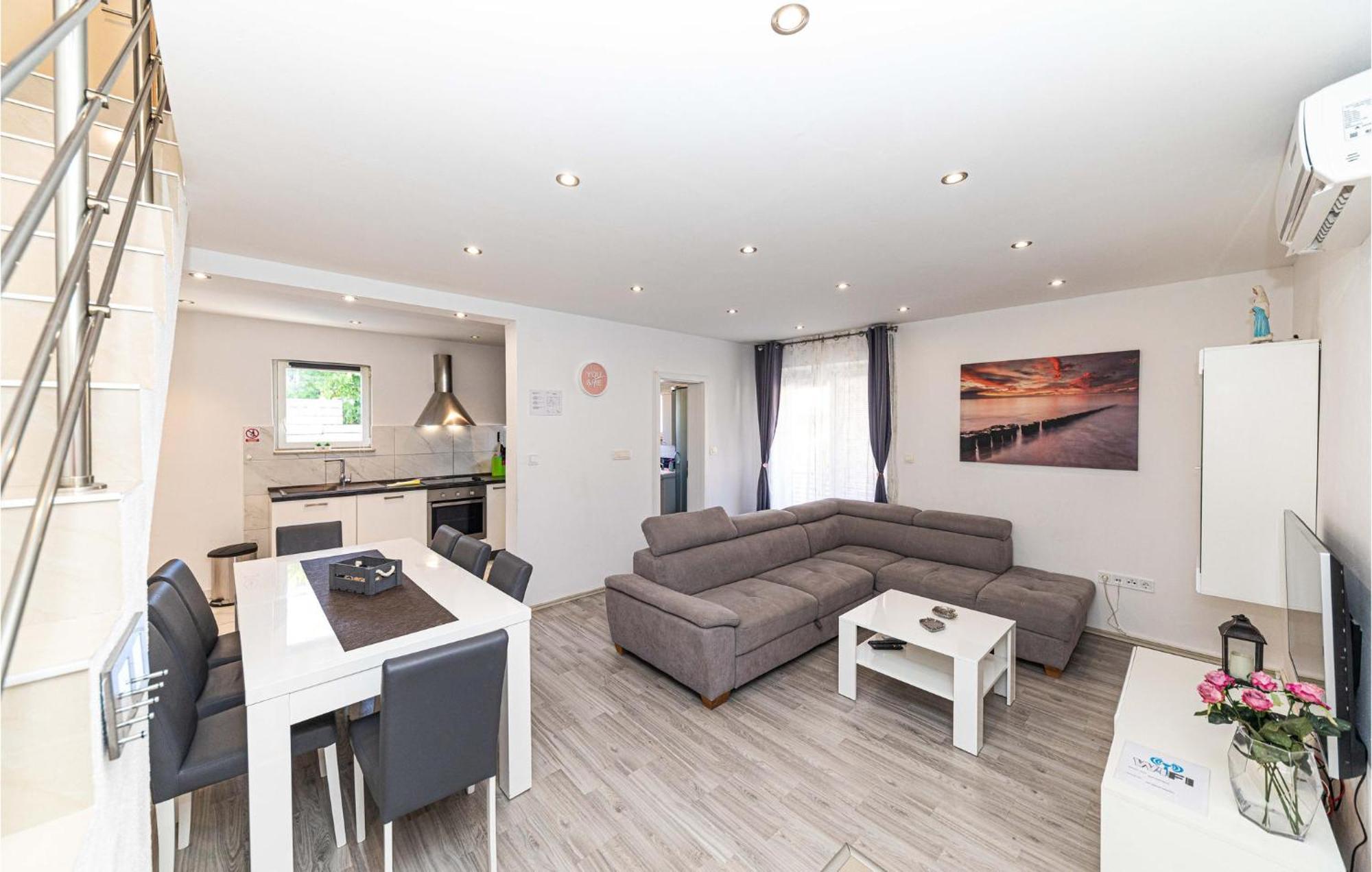 Stunning Home In Marina With Heated Swimming Pool Eksteriør bilde